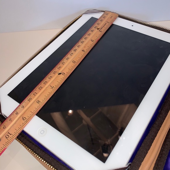 Crossbody purse with iPad case - Picture 7 of 10